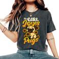 ガールズパグ犬愛好家 This Girl Loves Pugs レディースオーバーサイズコンフォートTシャツ Pepper