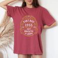 70歳の誕生日 男性 女性 70歳 ヴィンテージ 1955年 レディースオーバーサイズコンフォートTシャツ Crimson