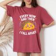 Every Now And Then I Fall Apart タコスユーモア レディースオーバーサイズコンフォートTシャツ Crimson