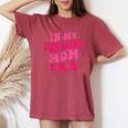 In My Tumbling Mom Era Tumbling Mom Lovers 母の日 レディースオーバーサイズコンフォートTシャツ Crimson