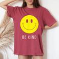 Be Kind かわいい イエロー スマイル フェイス シャツ スマイル フェイス ハピネス レディースオーバーサイズコンフォートTシャツ Crimson