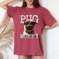 Pug Mommyパグ・マミー パグ・マム 犬のママ 母の日 パグ・ママ レディースオーバーサイズコンフォートTシャツ Crimson