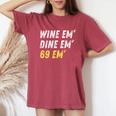Wine Em Dine Em 69 Em 面白い セックス ジョーク 汚いユーモア レディースオーバーサイズコンフォートTシャツ Crimson