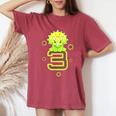 キッズ 3歳 赤ちゃん トリケラトプス 誕生日 恐竜 男の子 女の子 レディースオーバーサイズコンフォートTシャツ Crimson