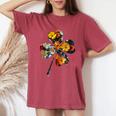 四つ葉のクローバーのシルエット 花 植物 花柄 レディースオーバーサイズコンフォートTシャツ Crimson