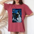 星月夜のパピヨン 絵画 犬 お母さん お父さん レディースオーバーサイズコンフォートTシャツ Crimson