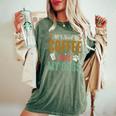 All I Need Is Coffee And My Dogs レディースオーバーサイズコンフォートTシャツ Moss