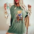 Cool Teddy Bear Playing Horse Polo Game Illustration Graphic レディースオーバーサイズコンフォートTシャツ Moss