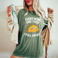 Every Now And Then I Fall Apart タコスユーモア レディースオーバーサイズコンフォートTシャツ Moss