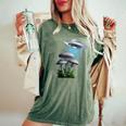 Ufo Hovering Over Weird Mushroomsci-Fi Magichrooms レディースオーバーサイズコンフォートTシャツ Moss