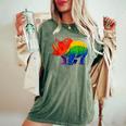 Lgbt 力強い虹色のサイ Rainbow Rhinoceros Graphic レディースオーバーサイズコンフォートTシャツ Moss