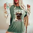 Pug Mommyパグ・マミー パグ・マム 犬のママ 母の日 パグ・ママ レディースオーバーサイズコンフォートTシャツ Moss