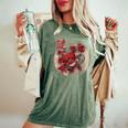 Redpider Lily の 彼岸花 または ヒガンバナ と 日本の天狗の面 の グラフィック レディースオーバーサイズコンフォートTシャツ Moss