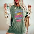 Very Demureery Mindfulibes Only Cute Retro Girls レディースオーバーサイズコンフォートTシャツ Moss