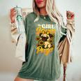 ガールズパグ犬愛好家 This Girl Loves Pugs レディースオーバーサイズコンフォートTシャツ Moss