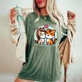 ローの馬と虎を抱きしめる Cuddling Horse And Tiger In Love レディースオーバーサイズコンフォートTシャツ Moss