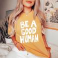 Be A Good Human 引用句 レディースオーバーサイズコンフォートTシャツ Mustard