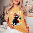Chicken Daddy チキンパパ ニワトリ お父さん 農家 養鶏場 父の日 レディースオーバーサイズコンフォートTシャツ Mustard