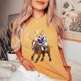 Cool Teddy Bear Playing Horse Polo Game Illustration Graphic レディースオーバーサイズコンフォートTシャツ Mustard
