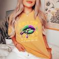 Girls Trip New Orleans In My Mardi Gras Era リップ 楽しいノベルティ レディースオーバーサイズコンフォートTシャツ Mustard