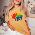 Lgbt 力強い虹色のサイ Rainbow Rhinoceros Graphic レディースオーバーサイズコンフォートTシャツ Mustard