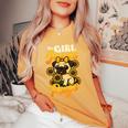 ガールズパグ犬愛好家 This Girl Loves Pugs レディースオーバーサイズコンフォートTシャツ Mustard