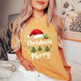 メリークリスマスライト 赤いサンタ帽子 クリスマス ファミリー 男性 女性 レディースオーバーサイズコンフォートTシャツ Mustard