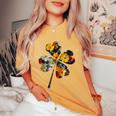 四つ葉のクローバーのシルエット 花 植物 花柄 レディースオーバーサイズコンフォートTシャツ Mustard