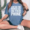 Live In The Moment Not On Your Phone Health Wellness レディースオーバーサイズコンフォートTシャツ Blue Jean