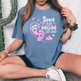 近日公開 2025Oon To Be Mom Est 2025 レディースオーバーサイズコンフォートTシャツ Blue Jean