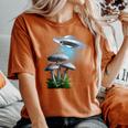 Ufo Hovering Over Weird Mushroomsci-Fi Magichrooms レディースオーバーサイズコンフォートTシャツ Yam