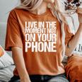 Live In The Moment Not On Your Phone Health Wellness レディースオーバーサイズコンフォートTシャツ Yam