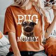 Pug Mommyパグ・マミー パグ・マム 犬のママ 母の日 パグ・ママ レディースオーバーサイズコンフォートTシャツ Yam