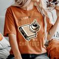 I Turn Coffee Into Chapters 本の虫 読書 レディースオーバーサイズコンフォートTシャツ Yam