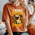 ガールズパグ犬愛好家 This Girl Loves Pugs レディースオーバーサイズコンフォートTシャツ Yam