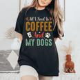 All I Need Is Coffee And My Dogs レディースオーバーサイズコンフォートTシャツ Black