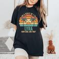 Lyra Cute Retro Girls Groovy Lyra Personalized Name 長袖tシャツ レディースオーバーサイズコンフォートTシャツ Black