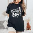 Rockabilly Rebel Pin-Up Girl In Dress Graphic レディースオーバーサイズコンフォートTシャツ Black