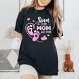 近日公開 2025Oon To Be Mom Est 2025 レディースオーバーサイズコンフォートTシャツ Black
