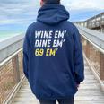 Wine Em Dine Em 69 Em 面白い セックス ジョーク 汚いユーモア レディース オーバーサイズ パーカー バックプリント Forest