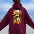 ガールズパグ犬愛好家 This Girl Loves Pugs レディース オーバーサイズ パーカー バックプリント Maroon