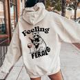 Feeling Feral アライグマ ミーム アルコール 飲酒 恋人 男性 女性 レディース オーバーサイズ パーカー バックプリント Sand