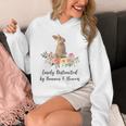 うさぎと花に気が散りやすい ウサギ かわいいウサギ Hoodie