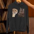 2匹の猫がミームを話す 長袖tシャツ パーカー