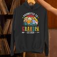 メンズ Promoted To Grandpa Est 2026 Dad To Be パーカー
