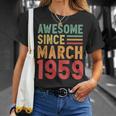1959年3月から素晴らしい70歳の誕生日プレゼント。 Tシャツ 彼女への贈り物