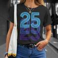 25ラッキーナンバー25歳の誕生日スポーツチーム-25 Tシャツ 彼女への贈り物