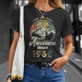 60歳の誕生日 1965年創業のレトロな山々 Tシャツ 彼女への贈り物
