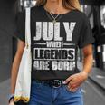 7月 伝説が生まれるとき 誕生月デザイン Tシャツ 彼女への贈り物