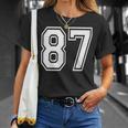 87番の前面と背面にホワイトのプリント。 Tシャツ 彼女への贈り物